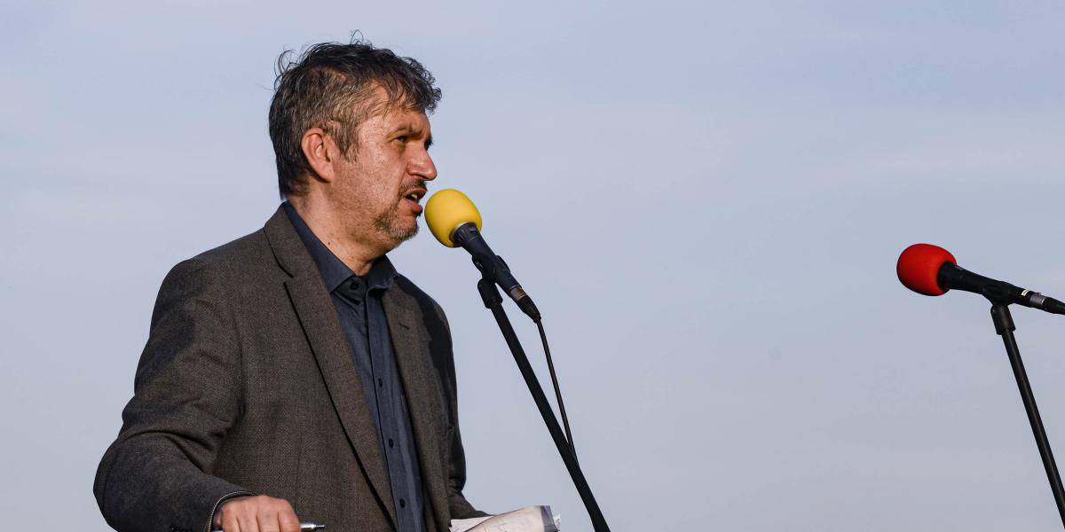 Hadházy Ákos az Erzsébet hídon április 16-án 